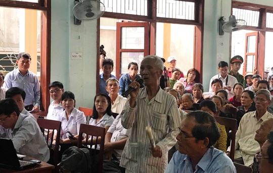 Quảng Ngãi: Dân vây lãnh đạo huyện sau buổi đối thoại về ô nhiễm môi trường - Ảnh 3.