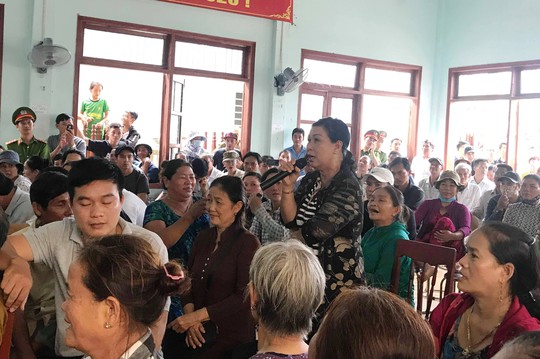 Quảng Ngãi: Dân vây lãnh đạo huyện sau buổi đối thoại về ô nhiễm môi trường - Ảnh 2.