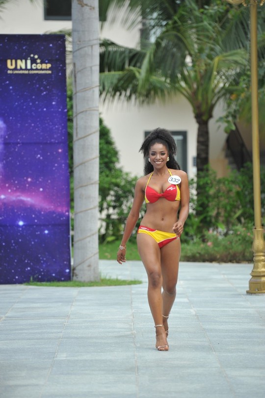Thí sinh Hoa hậu Hoàn vũ 2017 khoe dáng với trang phục bikini nóng bỏng - Ảnh 7.