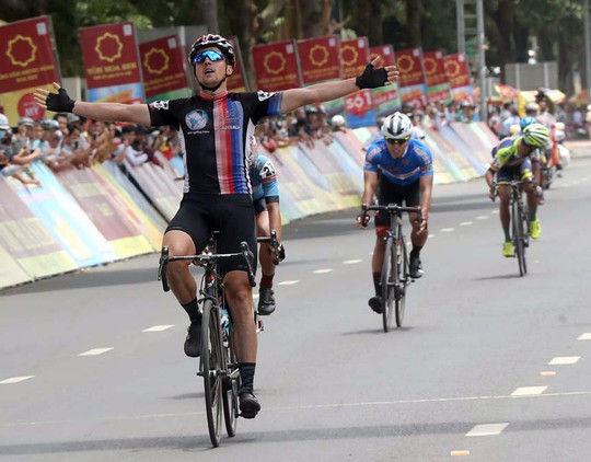 Giải Xe đạp quốc tế VTV - Cúp Tôn Hoa Sen 2018: Tay đua Việt vẫn còn cơ hội giữ Áo vàng - Ảnh 1.