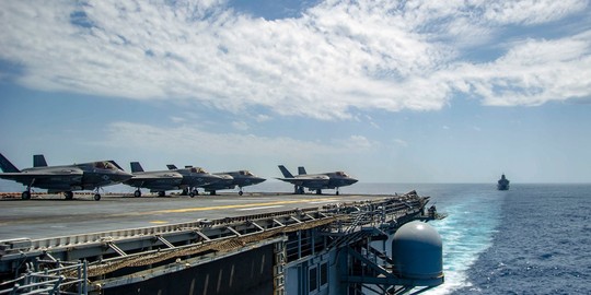 Lầu Năm Góc nóng mặt với tàu chiến Nga, Mỹ triển khai F-35 tới Syria? - Ảnh 3.