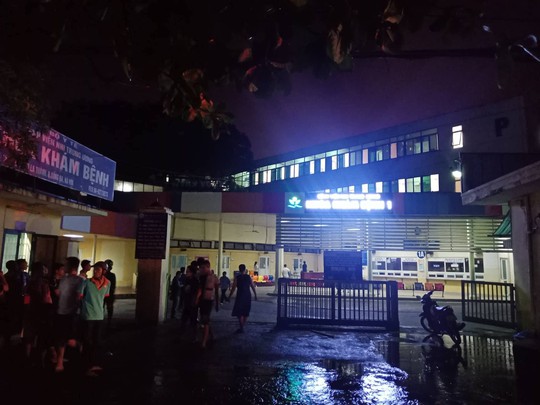 Cháy lớn gần Bệnh viện Nhi Trung ương, khẩn cấp sơ tán bệnh nhân - Ảnh 10.
