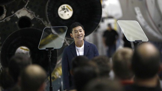 Tỉ phú Nhật sẽ là du khách đầu tiên trên thế giới thăm Mặt Trăng - Ảnh 1.