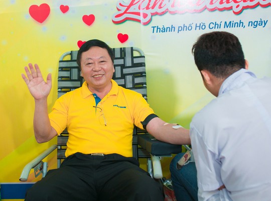 Ngày hội hiến máu 2018: Nam A Bank kết nối triệu trái tim hồng - Ảnh 3.