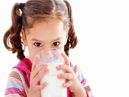 Những bệnh gì không nên uống sữa vào buổi sáng? - Ảnh 1.