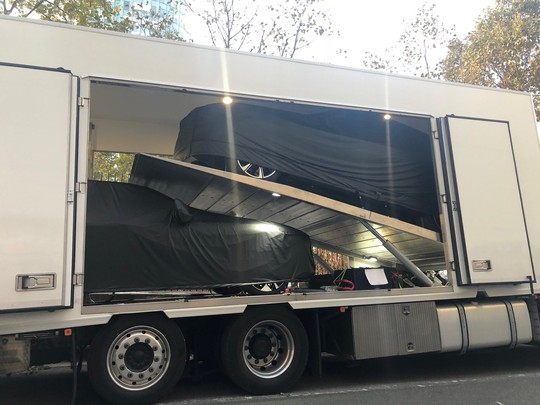 Xe VinFast được di chuyển từ Ý tới Paris Motor Show - Ảnh 3.