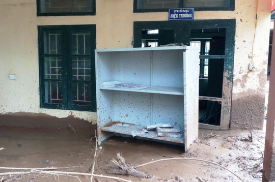 Trường lớp tan hoang, ngập bùn đất trước ngày khai giảng - Ảnh 14.