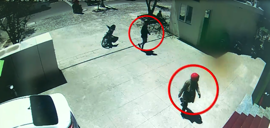 Nhận dạng 2 tên cướp ngân hàng ở Khánh Hòa - Ảnh 2.