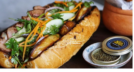 Bánh mì siêu đắt, hơn 2 triệu đồng/ổ ở TP HCM vẫn không sợ ế - Ảnh 1.