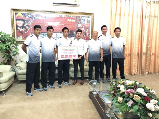 Đăng Quang Watch tặng quà lên đến hơn nửa tỉ đồng cho Olympic Việt Nam - Ảnh 1.