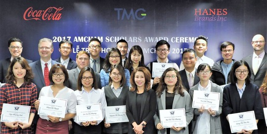 Đại Sứ Hoa Kỳ tại Việt Nam trao học bổng AmCham Scholars cho 20 sinh viên xuất sắc  - Ảnh 1.