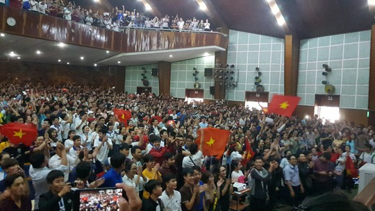 Clip người dân Tây Đô, Phú Quốc reo hò trong niềm vui chiến thắng của U23 Việt Nam - Ảnh 5.