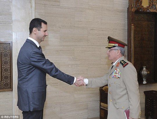 Tổng thống Assad bất ngờ thay bộ trưởng quốc phòng - Ảnh 1. Tổng thống Assad bất ngờ thay bộ trưởng quốc phòng - Ảnh 1.