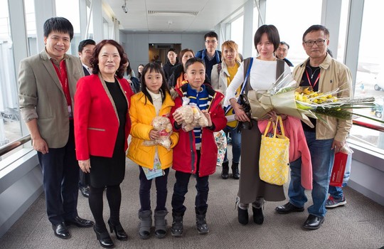 Vietjet tưng bừng chào đón những hành khách đầu tiên năm 2018 - Ảnh 6.