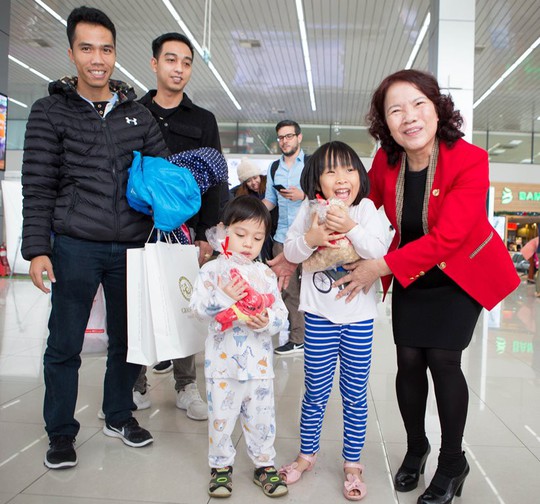 Vietjet tưng bừng chào đón những hành khách đầu tiên năm 2018 - Ảnh 10.
