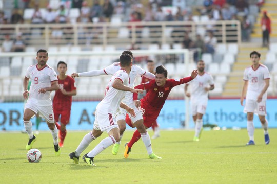 Clip: Công Phượng bỏ lỡ cơ hội đẹp, Việt Nam thua Iran 0-2 - Ảnh 6.