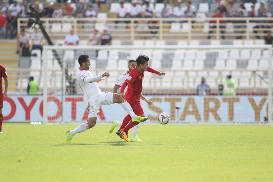Clip: Công Phượng bỏ lỡ cơ hội đẹp, Việt Nam thua Iran 0-2 - Ảnh 4.