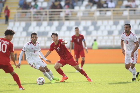 Clip: Công Phượng bỏ lỡ cơ hội đẹp, Việt Nam thua Iran 0-2 - Ảnh 8.
