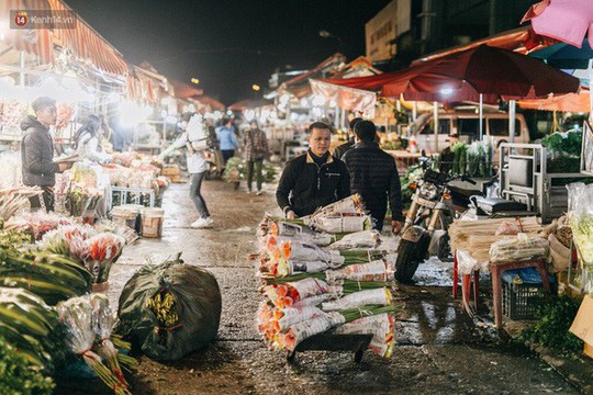 Chợ hoa Quảng An sáng đèn, lung linh những ngày giáp Tết - Ảnh 11.