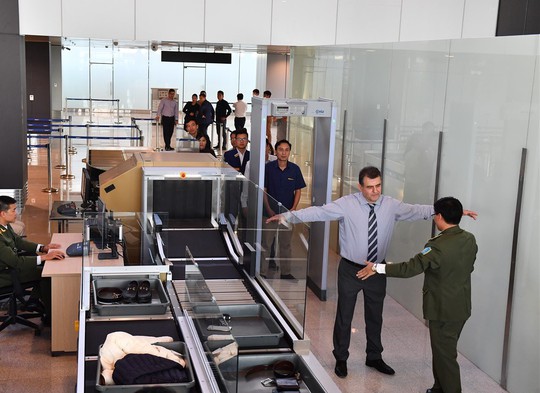 Hạ Long, Vân Đồn lọt “tầm ngắm” của báo chí quốc tế với 3 dự án giao thông tầm cỡ được vận hành - Ảnh 2.
