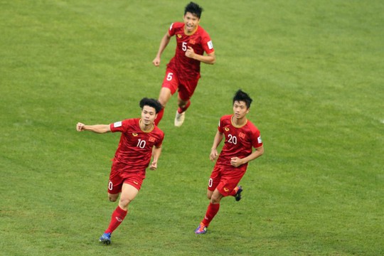 Ngân hàng đồng loạt thưởng nóng cho đội tuyển Việt Nam sau khi thắng Jordan - Ảnh 1.