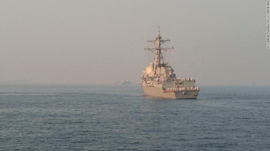 Mỹ phái 2 chiến hạm mang tên lửa dẫn đường qua eo biển Đài Loan - Ảnh 1.