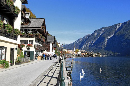 Ngắm nhìn vẻ đẹp tựa thiên đường của thị trấn bên hồ Hallstatt - Ảnh 6.