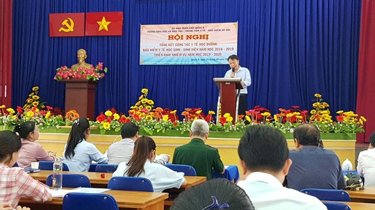 Tặng 452 thẻ BHYT cho học sinh nghèo - Ảnh 1.