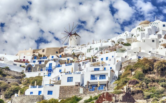 Ngắm những ngôi nhà tường trắng mái xanh ở Santorini - Ảnh 12.