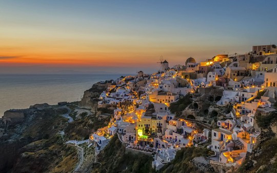 Ngắm những ngôi nhà tường trắng mái xanh ở Santorini - Ảnh 13.