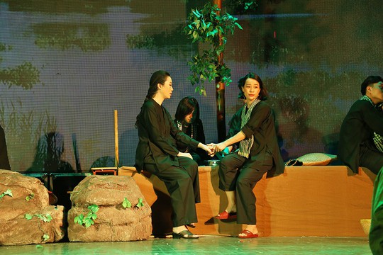 NSƯT Trịnh Kim Chi chơi lớn diễn kịch miễn phí - Ảnh 1.