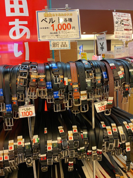 Khu chợ chuyên bán đồ bỏ quên trên tàu điện ngầm ở Nhật - Ảnh 8.