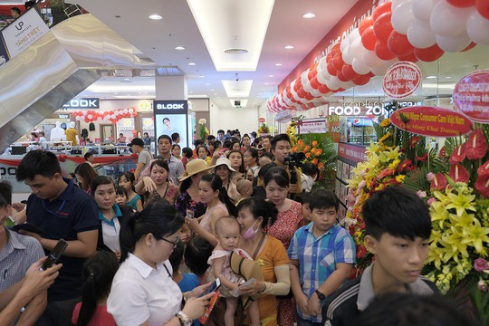 Vincom đầu tiên ở Bình Dương chính thức khai trương - Ảnh 1.