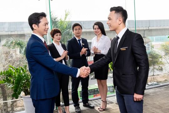 ABBANK dành gần 2.500 tỉ đồng ưu đãi cho vay khách hàng doanh nghiệp vừa và nhỏ - Ảnh 2.