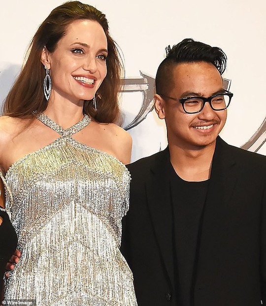 Angelina Jolie cùng 2 con nuôi ra mắt phim ở Nhật Bản - Ảnh 4.