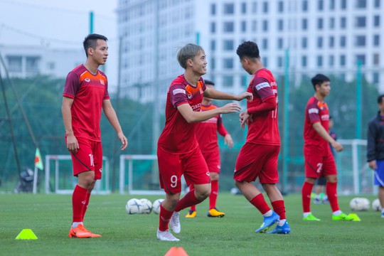 Cận cảnh buổi tập nghiêm túc song thoải mái của đội tuyển bóng đá Việt Nam - Ảnh 9.