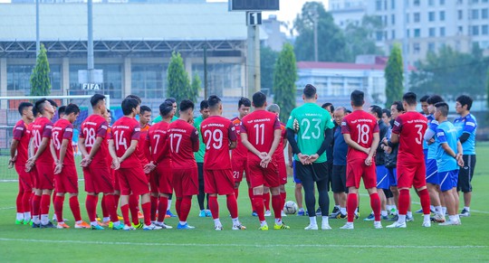 Cận cảnh buổi tập nghiêm túc song thoải mái của đội tuyển bóng đá Việt Nam - Ảnh 12.