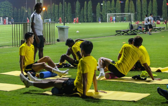 Đội tuyển Malaysia giấu bài trong buổi tập đầu tiên tại Việt Nam - Ảnh 9.
