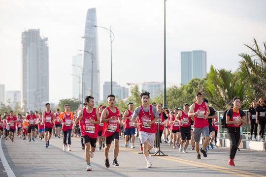 Gần 13.000 vận động viên tại giải Marathon quốc tế TP HCM Techcombank 2019 - Ảnh 1.