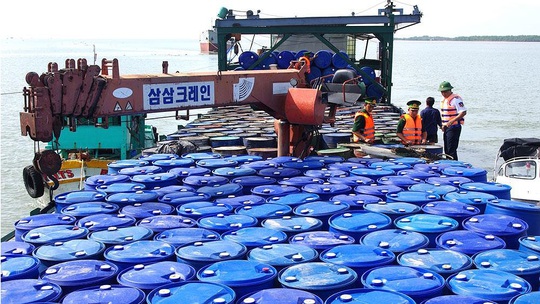 Buôn lậu xăng dầu trên biển: Cần sửa luật để xử lý hình sự - Ảnh 1.