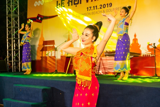 Du khách FLC Sầm Sơn mãn nhãn với đêm Lễ hội Văn hóa Lào - Ảnh 2.