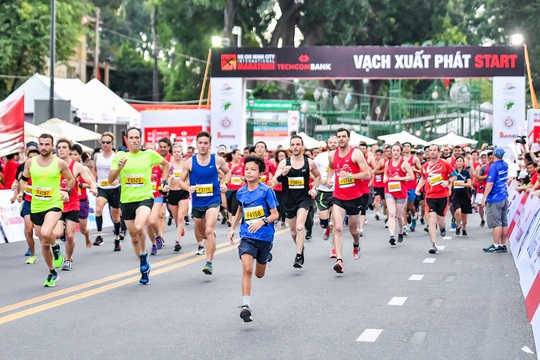 Hướng đến cộng đồng: Giải Marathon quốc tế TP HCM Techcombank 2019 thu hút gần 13.000 người tham dự - Ảnh 2.