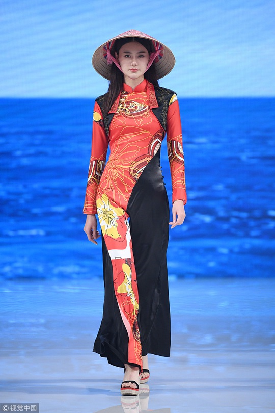 Công chúng phẫn nộ nhà thiết kế Trung Quốc nhận vơ áo dài Việt - Ảnh 4.