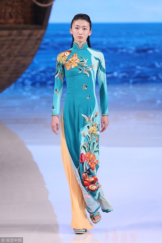 Công chúng phẫn nộ nhà thiết kế Trung Quốc nhận vơ áo dài Việt - Ảnh 2.