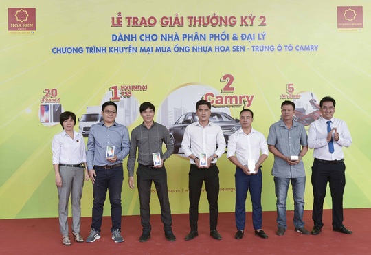 Tập đoàn Hoa Sen trao thưởng Mua ống nhựa Hoa Sen – Trúng ôtô Camry - Ảnh 1.