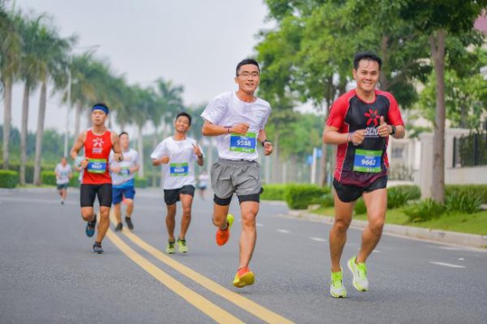 Gần 700 vận động viên tham gia chạy bộ gây quỹ từ thiện - Ảnh 1.