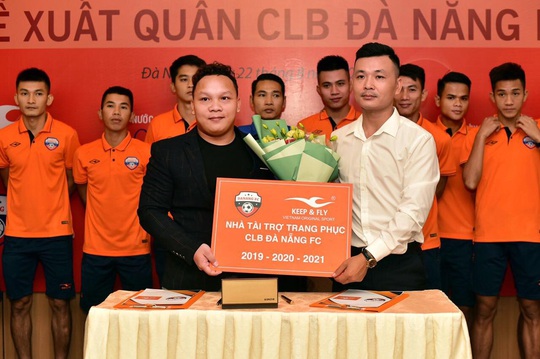 Chuyện ông bầu Futsal mời Phan Văn Đức, Minh Vương làm người mẫu thể thao - Ảnh 2.