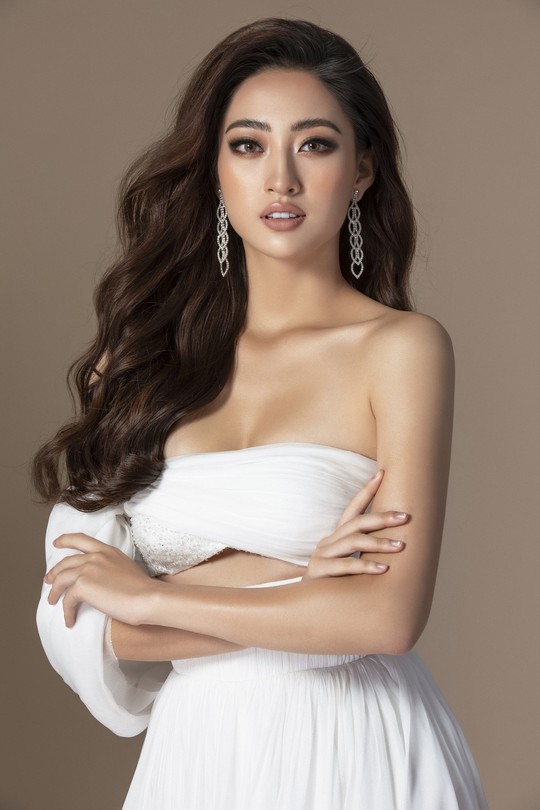 Sau khi bị chê béo, Lương Thuỳ Linh xuất hiện xinh đẹp trên trang chủ Miss World - Ảnh 3.