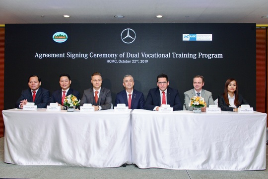 Mercedes-Benz Việt Nam đào tạo kỹ thuật viên ô tô - Ảnh 1.
