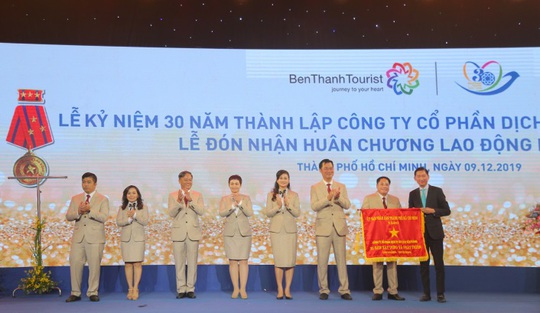 Kỷ niệm 30 năm thành lập Benthanh Tourist đón Huân chương Lao động hạng Nhất - Ảnh 4. Kỷ niệm 30 năm thành lập Benthanh Tourist đón Huân chương Lao động hạng Nhất - Ảnh 4.